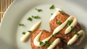 ленивые голубцы с капустой рисом и фаршем на сковороде рецепт с фото пошаговый рецепт слоями. %D0%9A%D0%B0%D0%BA %D0%BF%D1%80%D0%B8%D0%B3%D0%BE%D1%82%D0%BE%D0%B2%D0%B8%D1%82%D1%8C %D0%BB%D0%B5%D0%BD%D0%B8%D0%B2%D1%8B%D0%B5 %D0%B3%D0%BE%D0%BB%D1%83%D0%B1%D1%86%D1%8B %D0%9B%D0%B5%D0%BD%D0%B8%D0%B2%D1%8B%D0%B5 %D0%B3%D0%BE%D0%BB%D1%83%D0%B1%D1%86%D1%8B %D0%B2 %D1%82%D0%BE%D0%BC%D0%B0%D1%82%D0%BD%D0%BE %D1%81%D0%BC%D0%B5%D1%82%D0%B0%D0%BD%D0%BD%D0%BE%D0%BC %D1%81%D0%BE%D1%83%D1%81%D0%B5 755. ленивые голубцы с капустой рисом и фаршем на сковороде рецепт с фото пошаговый рецепт слоями фото. ленивые голубцы с капустой рисом и фаршем на сковороде рецепт с фото пошаговый рецепт слоями-%D0%9A%D0%B0%D0%BA %D0%BF%D1%80%D0%B8%D0%B3%D0%BE%D1%82%D0%BE%D0%B2%D0%B8%D1%82%D1%8C %D0%BB%D0%B5%D0%BD%D0%B8%D0%B2%D1%8B%D0%B5 %D0%B3%D0%BE%D0%BB%D1%83%D0%B1%D1%86%D1%8B %D0%9B%D0%B5%D0%BD%D0%B8%D0%B2%D1%8B%D0%B5 %D0%B3%D0%BE%D0%BB%D1%83%D0%B1%D1%86%D1%8B %D0%B2 %D1%82%D0%BE%D0%BC%D0%B0%D1%82%D0%BD%D0%BE %D1%81%D0%BC%D0%B5%D1%82%D0%B0%D0%BD%D0%BD%D0%BE%D0%BC %D1%81%D0%BE%D1%83%D1%81%D0%B5 755. картинка ленивые голубцы с капустой рисом и фаршем на сковороде рецепт с фото пошаговый рецепт слоями. картинка %D0%9A%D0%B0%D0%BA %D0%BF%D1%80%D0%B8%D0%B3%D0%BE%D1%82%D0%BE%D0%B2%D0%B8%D1%82%D1%8C %D0%BB%D0%B5%D0%BD%D0%B8%D0%B2%D1%8B%D0%B5 %D0%B3%D0%BE%D0%BB%D1%83%D0%B1%D1%86%D1%8B %D0%9B%D0%B5%D0%BD%D0%B8%D0%B2%D1%8B%D0%B5 %D0%B3%D0%BE%D0%BB%D1%83%D0%B1%D1%86%D1%8B %D0%B2 %D1%82%D0%BE%D0%BC%D0%B0%D1%82%D0%BD%D0%BE %D1%81%D0%BC%D0%B5%D1%82%D0%B0%D0%BD%D0%BD%D0%BE%D0%BC %D1%81%D0%BE%D1%83%D1%81%D0%B5 755. Любые голубцы, хоть традиционные, хоть ленивые — это капуста и наполнитель (начинка). Чаще всего в этом качестве используется фарш и рис. В классических голубцах начинка заворачивается в целые капустные листья, а в ленивых капуста шинкуется, смешиваем с фаршем и из этой смесь формуются котлетки. Тогда что же такое ленивые голубцы слоями? Это блюдо, в котором нам надо не нужно «лепить» эти котлеты. Вместо этого мы выложим компоненты блюда слоями и приготовим его двумя способами: в кастрюле на плите и в духовке. Как это сделать, смотрите дальше, пошагово с фото.