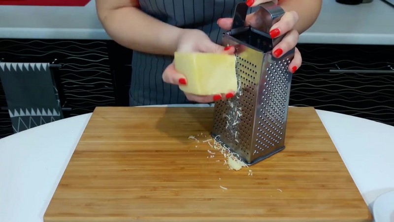 Сыр натрите на мелкой терке