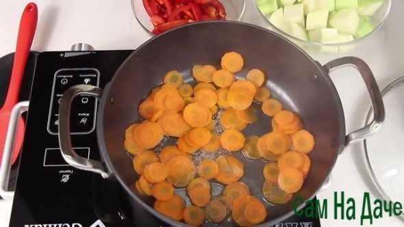 припустите морковь 3 минуты