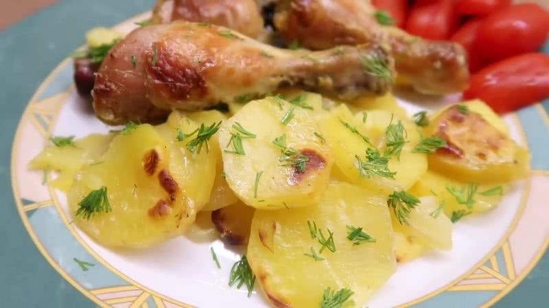 картошка в духовке со сметаной и чесноком