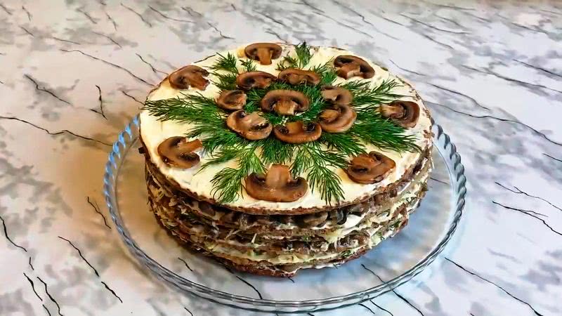 торт с печенью и грибами