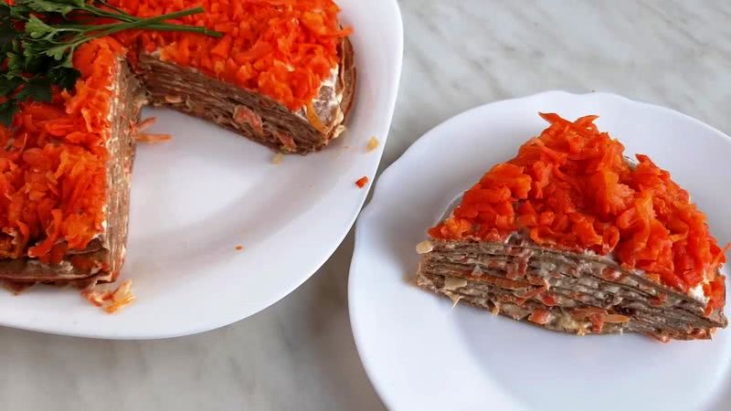 торт с куриной печенью, морковью и луком