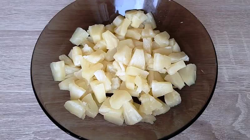 кусочки ананасов